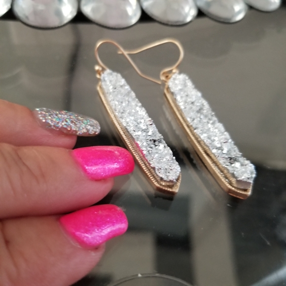 3/$30♥️ Fashion Dangling Quartz Earrings - Picture 9 of 10